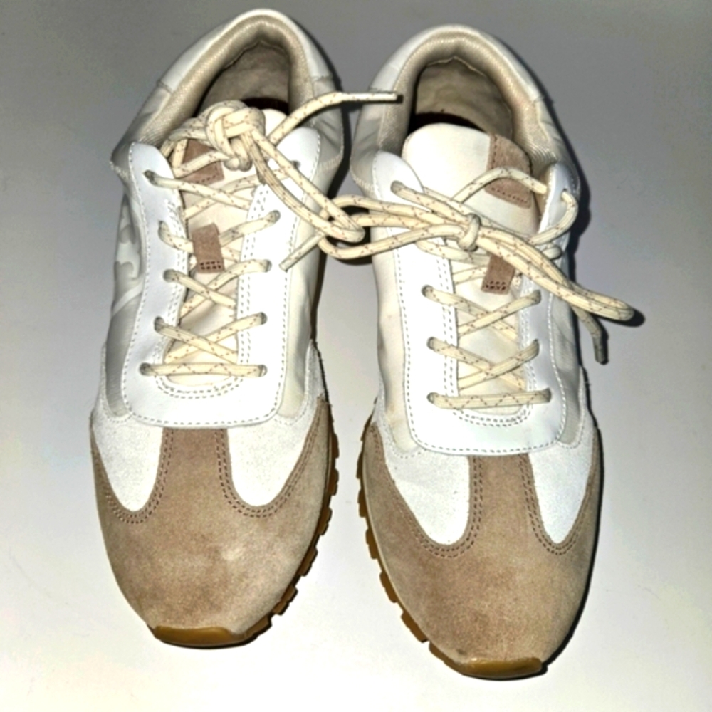🍒Tory Burch White and Tan Sneakers